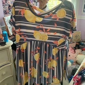 Boutique top size medium